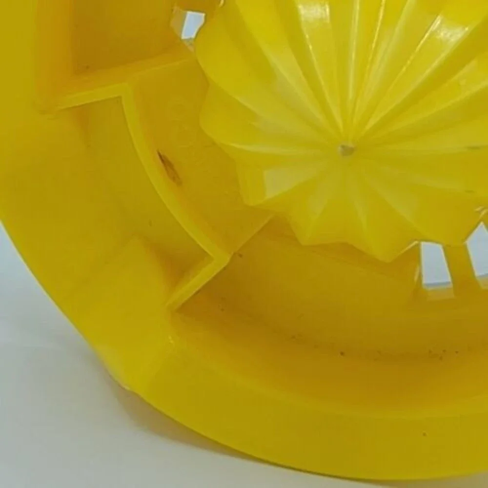 Vintage Gemco Clear Glass Juicer Container With Yellow Lid Manual Fruit Press